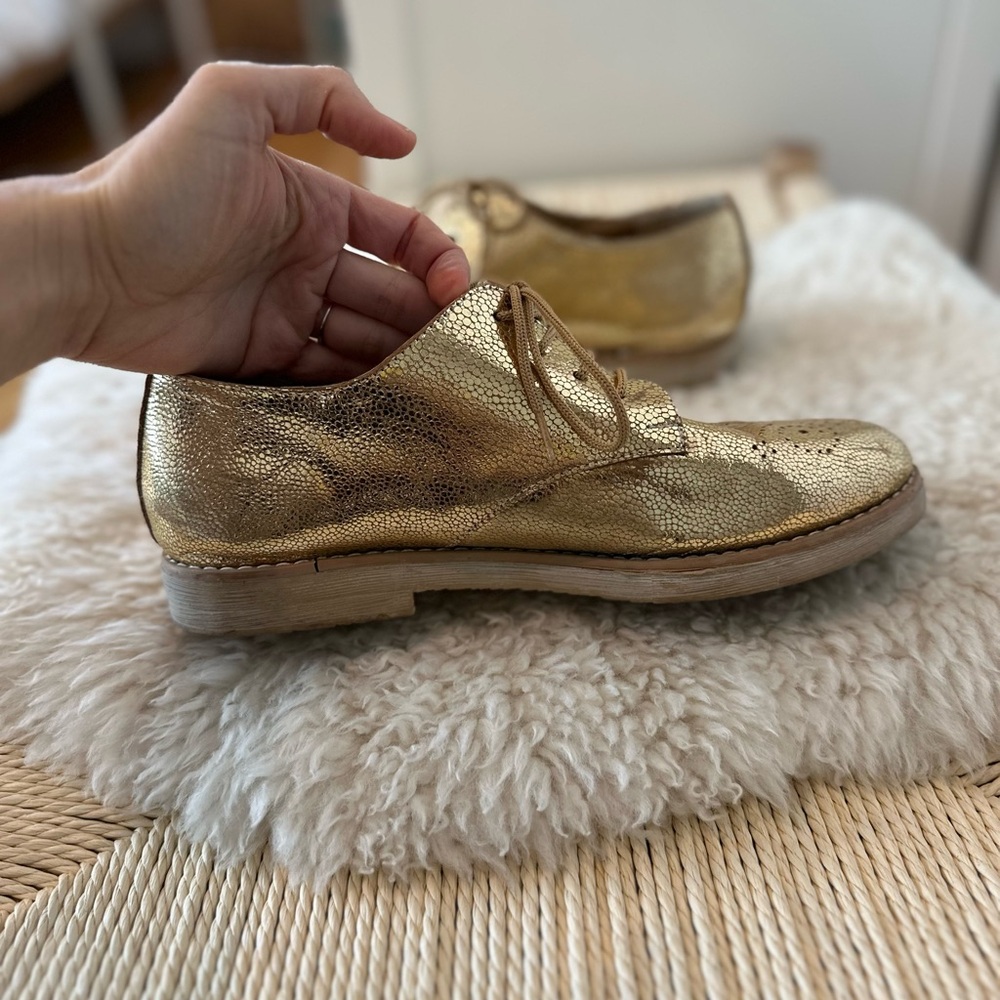 Metallic Gold Women's Oxford Saddle Shoes, Size 9 - Picture 5 of 6